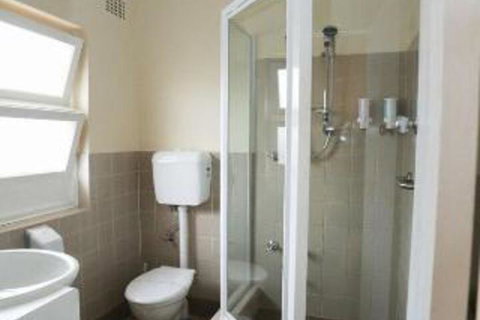 Sovereign Inn - Southport Accommodation 0