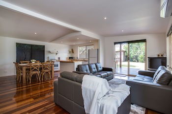 Tasman Surf House - Southport Accommodation 0