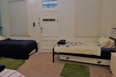 Shannon House - Accommodation Southport 2