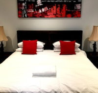 Deluxe Lake View House - Accommodation Southport