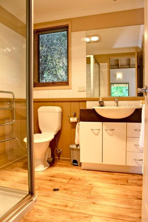 Autumn Leaf Cottage 1 - Accommodation Southport 1