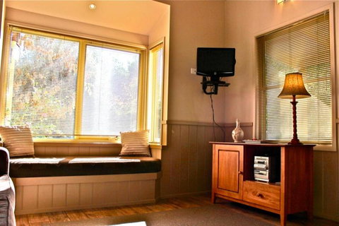 Autumn Leaf Cottage 1 - Accommodation Southport 2