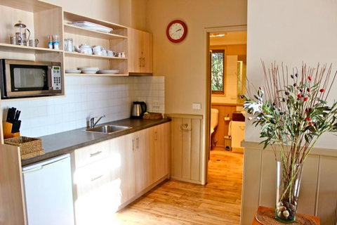 Autumn Leaf Cottage 1 - Accommodation Southport 4