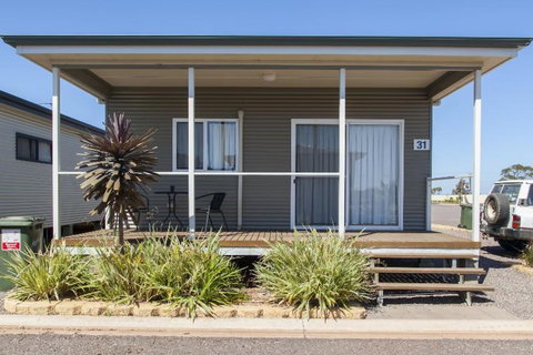 Sundowner Cabin And Tourist Park - Accommodation Southport 1