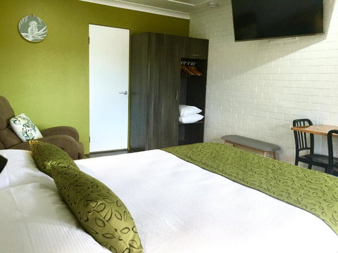 Gin Gin Village Motor Inn Motel - Accommodation Southport 2