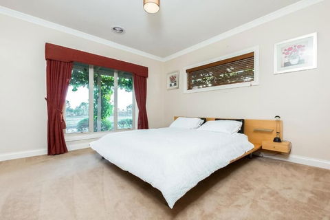 La Bella Vita - Southport Accommodation 6
