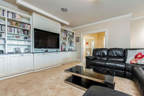 La Bella Vita - Southport Accommodation 5