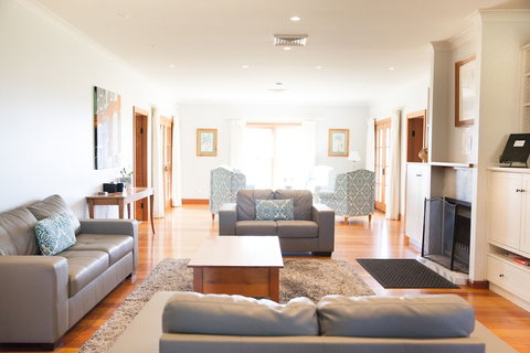 Audrey Wilkinson Vineyard - Accommodation Southport 1