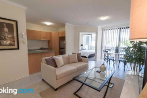 Springhill With Pool - Southport Accommodation 3
