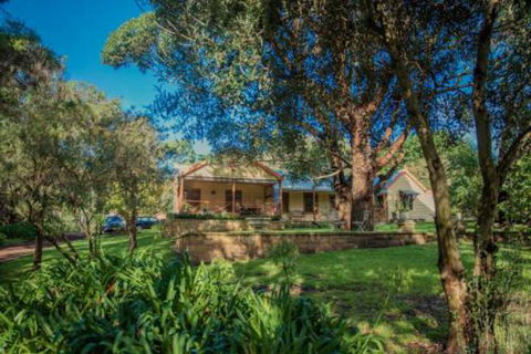 Secluded Homestead Amongst The Trees - Southport Accommodation 5