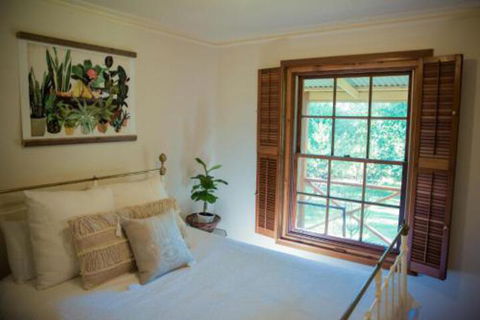 Secluded Homestead Amongst The Trees - Southport Accommodation 2