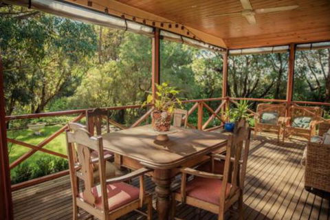 Secluded Homestead Amongst The Trees - Southport Accommodation 7