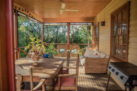 Secluded Homestead Amongst The Trees - Southport Accommodation 4