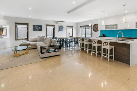 Grand Valley Vista - Accommodation Southport 3