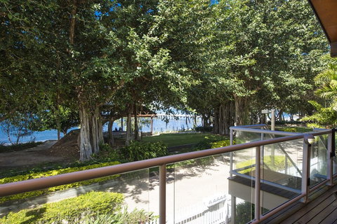 Picnic Bay Apartments Unit 4 - Accommodation Southport 0