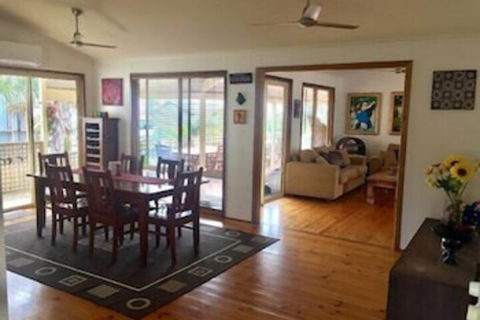 Casa Colombia - Southport Accommodation 4