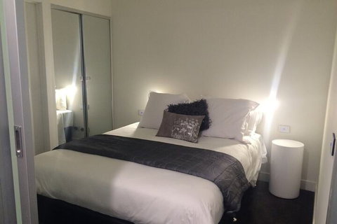 Absolute Collins - Accommodation Southport 1