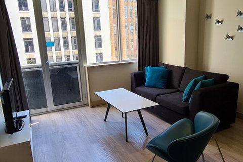 Absolute Collins - Accommodation Southport 5