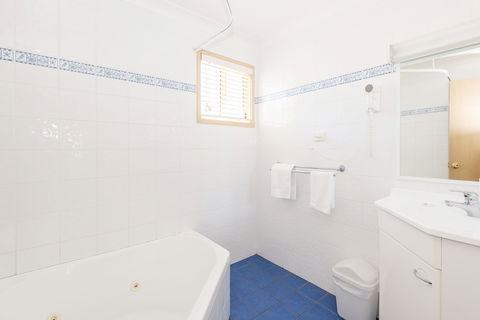 Holiday Haven Lake Tabourie - Southport Accommodation 5