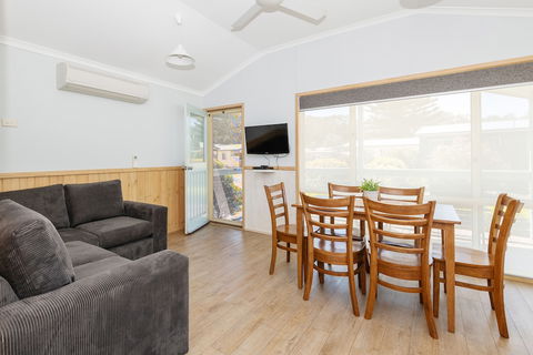 Holiday Haven Lake Tabourie - Southport Accommodation 4