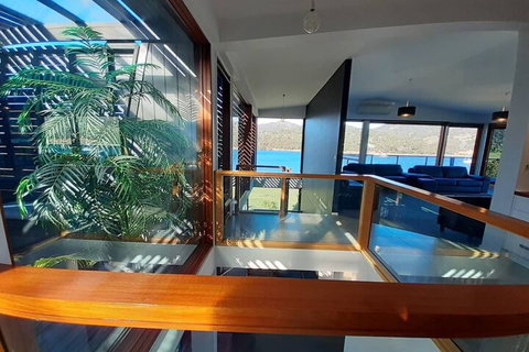 Amazing Unique Five-Star Waterfront Retreat - Accommodation Southport 2