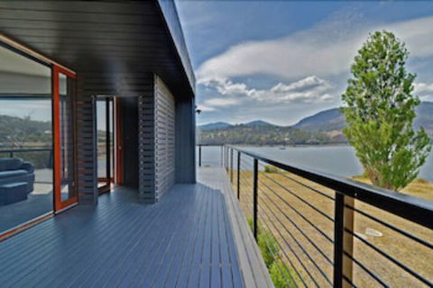 Amazing Unique Five-Star Waterfront Retreat - Accommodation Southport 0