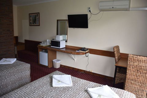 Valley Views Motel & Chalets - Southport Accommodation 4