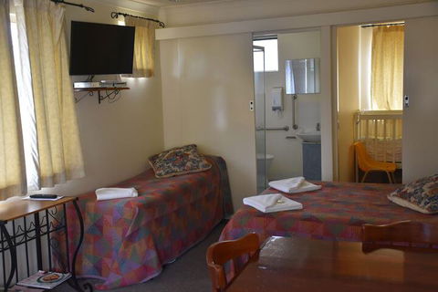 Valley Views Motel & Chalets - Southport Accommodation 1