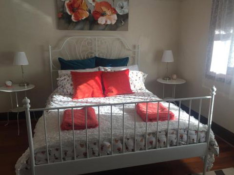 Art Deco Cottage - Accommodation Southport 3