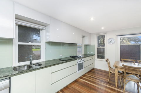 JOHANSSONS PERCH COTTAGE - Southport Accommodation 4