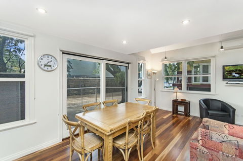 JOHANSSONS PERCH COTTAGE - Southport Accommodation 6