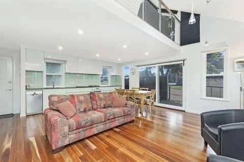JOHANSSONS PERCH COTTAGE - Southport Accommodation 0