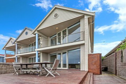 RUBYS BEACHFRONT - Accommodation Southport 0