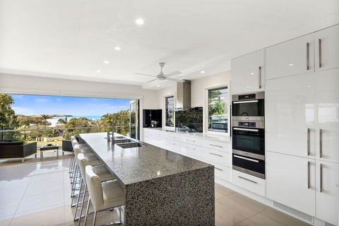 Ultimate Beach House - Southport Accommodation 5