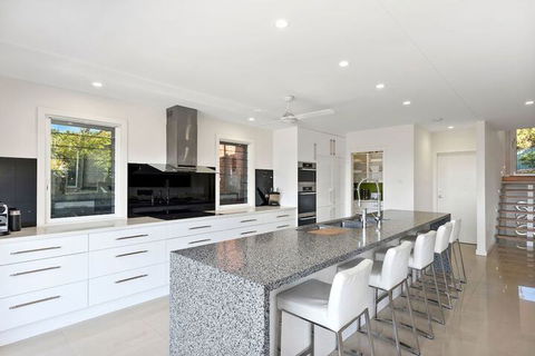 Ultimate Beach House - Southport Accommodation 6