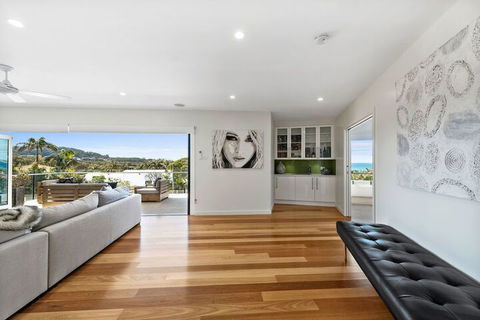 Ultimate Beach House - Southport Accommodation 2