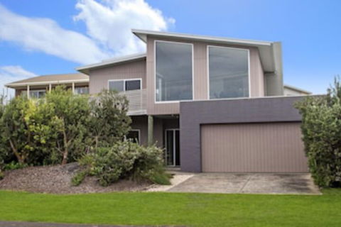 ESCAPE 2 BROPHY - Southport Accommodation 0