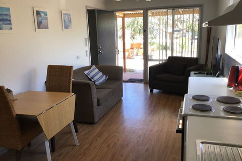 90 Mile Beach House & Villas - Southport Accommodation 4