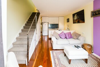 ALEXANDER, 2BDR South Melbourne House - Accommodation Southport 0