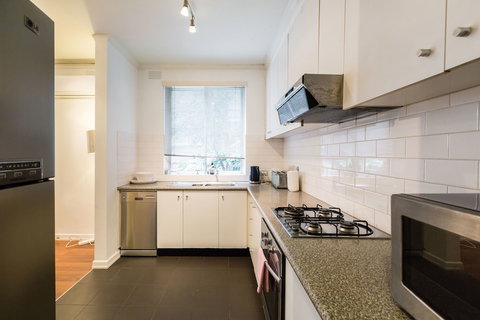 SELENA, 2BDR South Yarra Apartment - Accommodation Southport 1