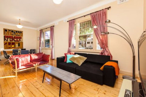 MADELINE, 1BDR Fitzroy Apartment - Accommodation Southport 0