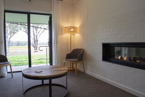 Balgownie Estate Winery Retreat & Restaurant - Southport Accommodation 1