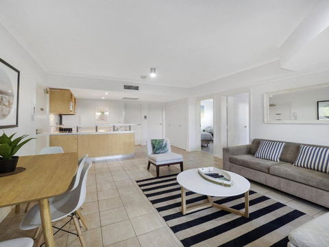 Poolside At Iluka Resort Apartments - Southport Accommodation 6