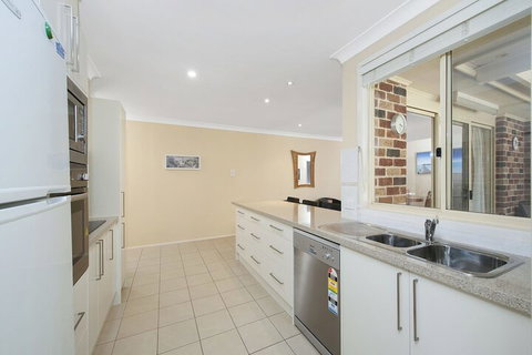 The Bay House 48 Government Road - Southport Accommodation 6