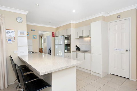 The Bay House 48 Government Road - Southport Accommodation 4