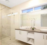 18 on Rayner - swish apartment Myrtleford - Southport Accommodation