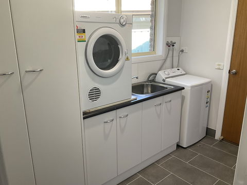 Valley View Townhouse - On The RAIL TRAIL - Southport Accommodation 3