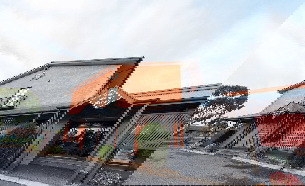 Elizabeth Grove SA Accommodation Southport