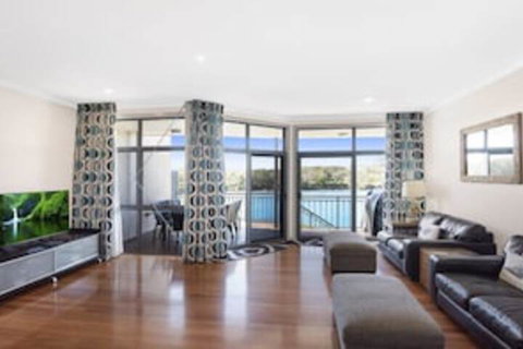 Absolute Creek Front Villa - Accommodation Southport 0