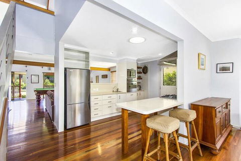 CABARITA BEACH BLISS HOLIDAY HOME On The LAKE - Southport Accommodation 4